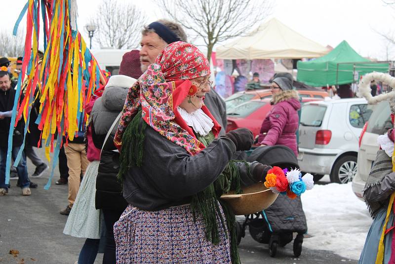 Druhá únorová sobota byla na Kroměřížsku ve znamení masopustu. Tradiční Masopustní jarmark nechyběl ani v Kroměříži, a to za doprovodu maškar, dechové hudby a regionálních specialit.