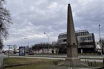 Město obnovuje pylony, monumenty, které dříve označovaly hranice Kroměříže; únor 2024