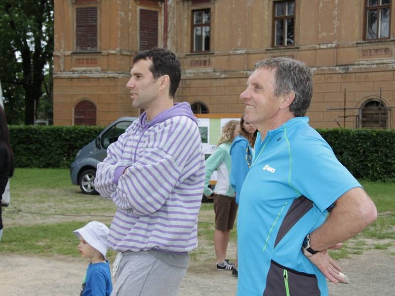 Druhý ročník běžeckých závodů Zámecká pětka se konal v pátek na zahradě zámku Holešov