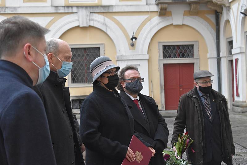 Odhalení pamětní desky odkazuje na život Bartoloměje Paprockého z Hlohol a Paprocké Vůle v Kroměříži. Deska je umístěna v Arcibiskupském zámku v Kroměříži.