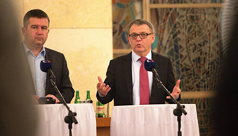 Ministři ČSSD Jan Hamáček, Lubomír Zaorálek, Miroslav Toman v Kroměříži.