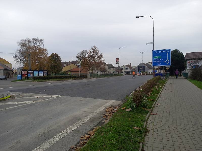Most přes řeku Rusavu v Hulíně je od středy 23. listopadu znovu průjezdný. Řidiči tak už nemusí město objíždět po objízdných trasách.