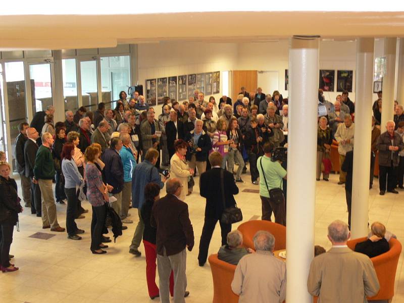 Vernisáž výstavy Fotoklubu nazvaná Fotobraní 2012 se uskutečnila ve čtvrtek 11. 10. 2012 ve foayer kroměřížského Domu kultury. Více prostoru dostali dva členové klubu, a to, Jan Bureš a Miroslav Pilát.  