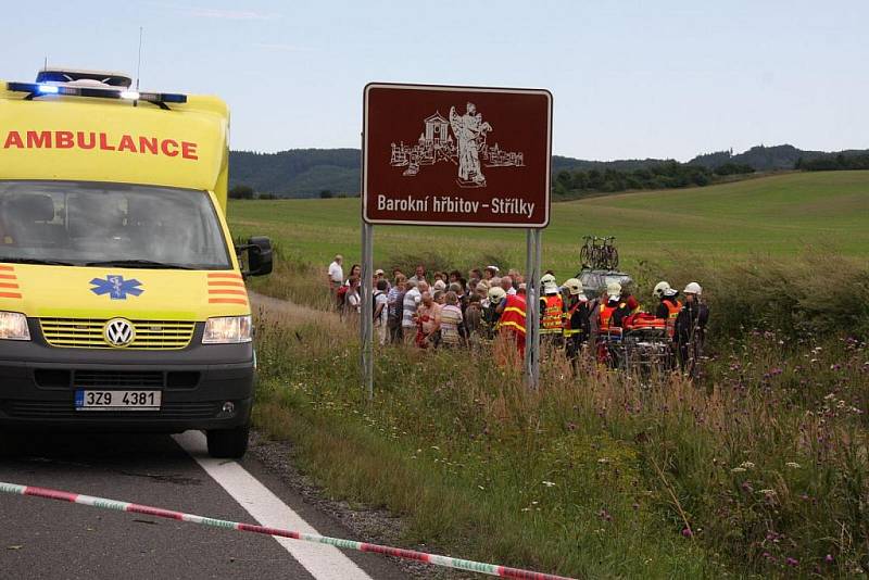 Dopravní nehoda autobusu, kamionu a auta v blízkosti křižovatky u Střílek, pondělí 15. srpna.