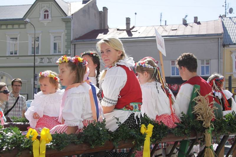 Nultý ročník slavnosti Dožínek se konal v neděli v Holešově. Program začal průvodem města, pokračoval mší svatou v chrámu Nanebevzetí Panny Marie. Odpoledne následoval kulturní program ve Smetanových sadech.