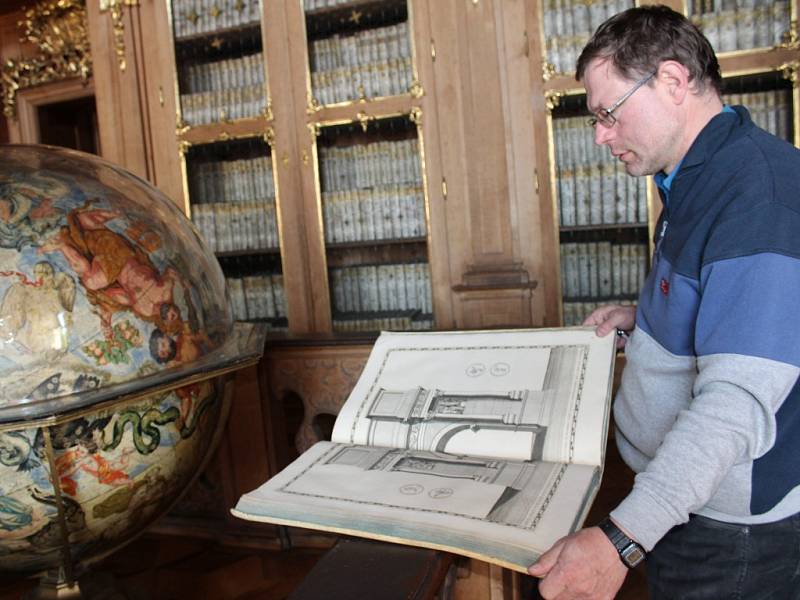 Cyril Měsíc je už řadu let zámeckým knihovníkem v Arcibiskupském zámku Kroměříž.