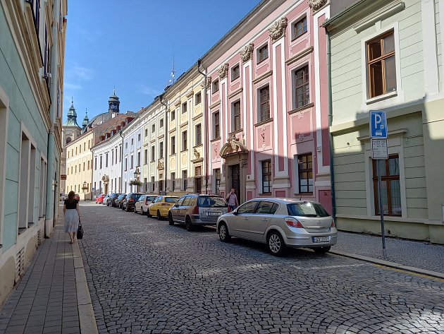 Parkování v historickém centru a na sídlištích Kroměříže jako jedno z témat pro letošní komunální volby v Kroměříži
