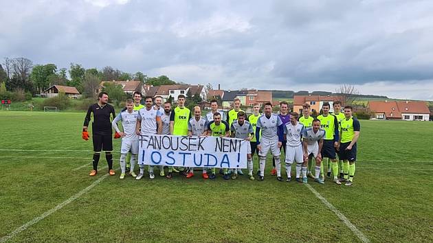 Fotbalisté Zborovic B a Roštína vyjádřili před vzájemným sobotním utkání podporu fanouškům.