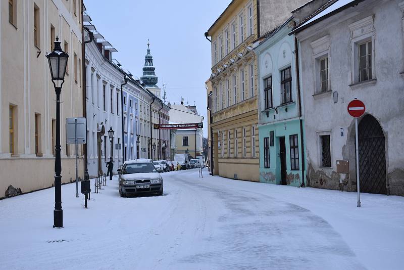 Ledovka a čerstvý sníh v Kroměříži, 8. 2. 2021