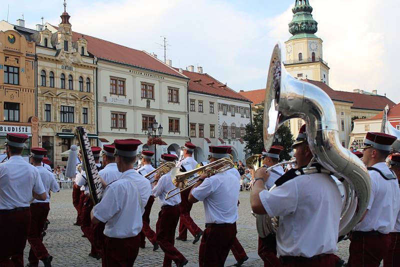 Mezinárodní festival vojenských hudeb na Velkém náměstí v Kroměříži 2019