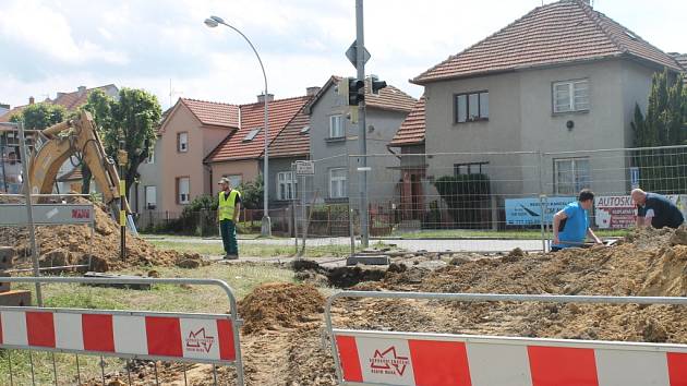 Kvůli opravě kanalizační šachty na křižovatce Kotojedská – Obvodová bude do 31. července Obvodová ulice uzavřena.