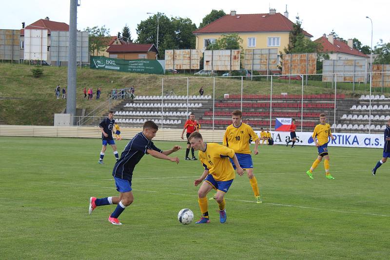 Celostátní finále Ligy základních škol v minifotbalu, které letos hostí Kroměříž, začalo ve čtvrtek 25. května.