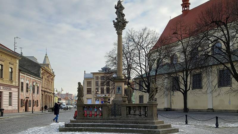 Morový sloup na náměstí Dr. E. Beneše v Holešově  - leden 2022