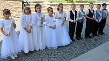 V neděli 14. června 2015 přistoupila při mši svaté v kostele ve Zdounkách desítka dětí k prvnímu svatému přijímání.