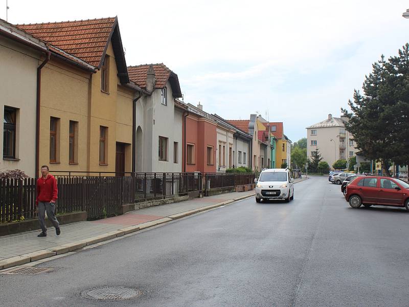 Dlouho očekávaná oprava Stoličkovy ulice je konečně u konce. Na pohodlný průjezd si řidiči museli počkat téměř rok.