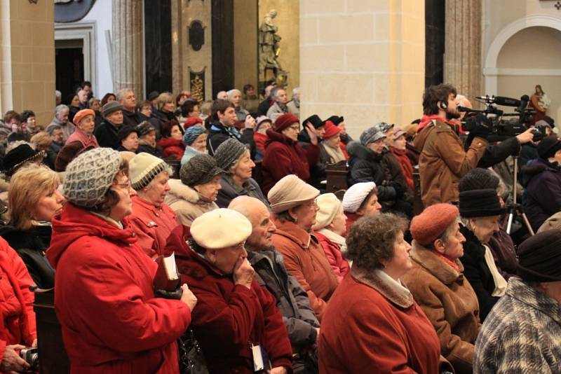 Slavnostní poutní mše se konala v pátek v chrámu svatého Mořice v Kroměříži. Přišli poutníci z blízkého okolí i zahraniční hosté.