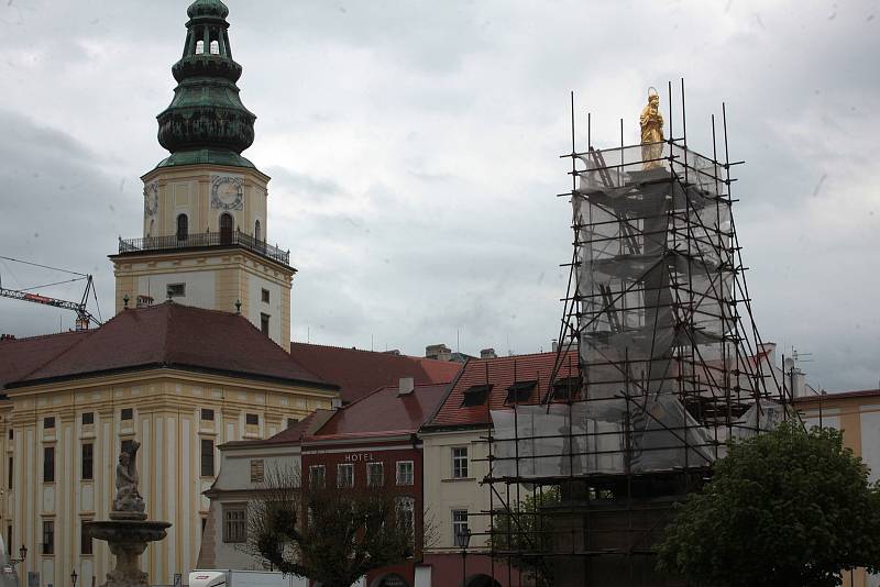 Morový sloup na kroměřížském Velkém náměstí.