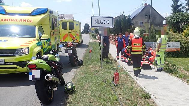 Nehoda motorkáře a nákladního auta v Bílavsku na Kroměřížsku zaměstnala v pátek odpoledne všechny složky IZS.