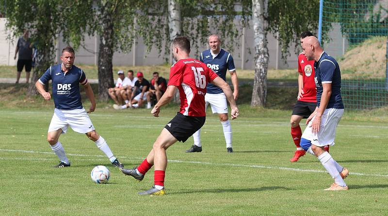 Fotbalisté Záhlinic (v červeném) ve 2. kole okresního přeboru OFS Kroměříž doma nestačili na Němčice, kterým podlehli 2:4.