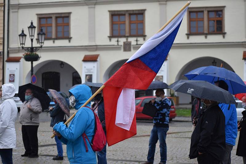 Demonstrace Milion chvilek pro demokracii na kroměřížském Velkém náměstí. 9.6.2020