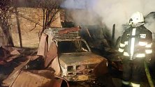 Čtyři jednotky hasičů zaměstnal v úterý večer požár přístřešku na Erbenově nábřeží v Kroměříži.
