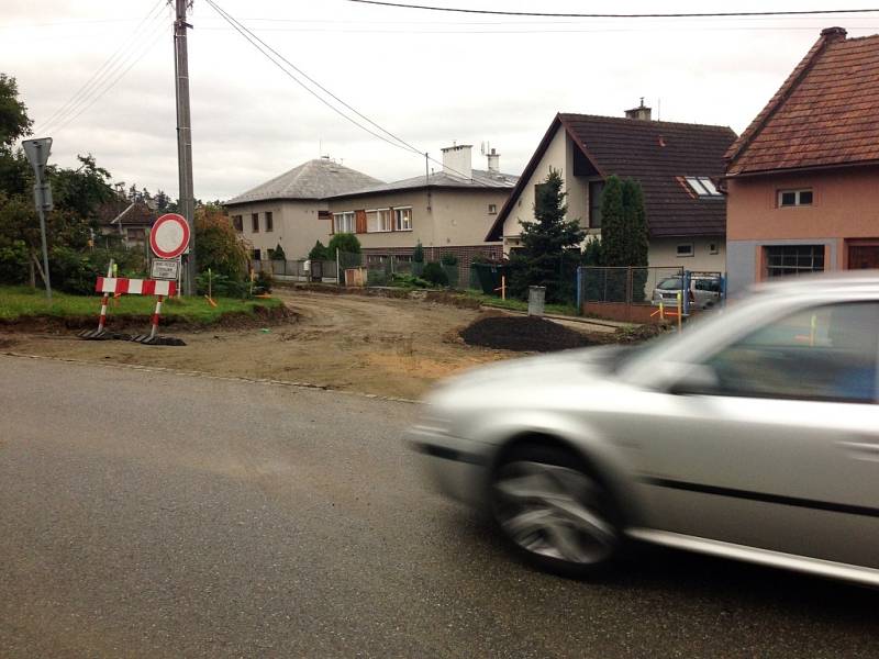 Kompletní rekostrukcí prochází vozovka na ulici K rybníku v Žeranovicích