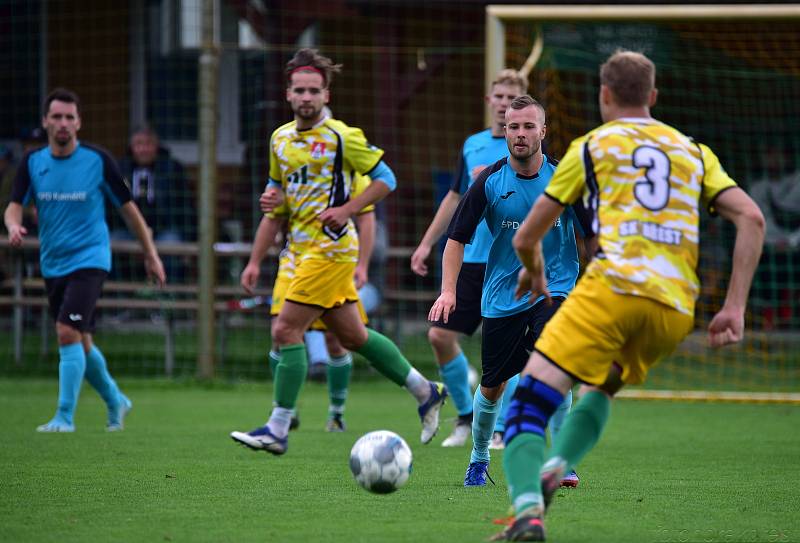 Rezerva fotbalistů Skaštic v 7. kole okresního přeboru porazila doma Břest (ve žlutém) 3:0.