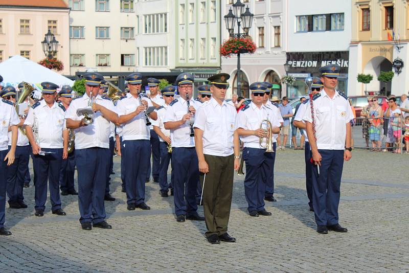 Mezinárodní festival vojenských hudeb na Velkém náměstí v Kroměříži 2019