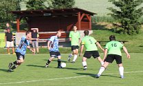 Fotbalisté Slavkova p. H. (v zeleném) v předposledním kole okresního přeboru OFS Kroměříž porazili Břest 1:0.