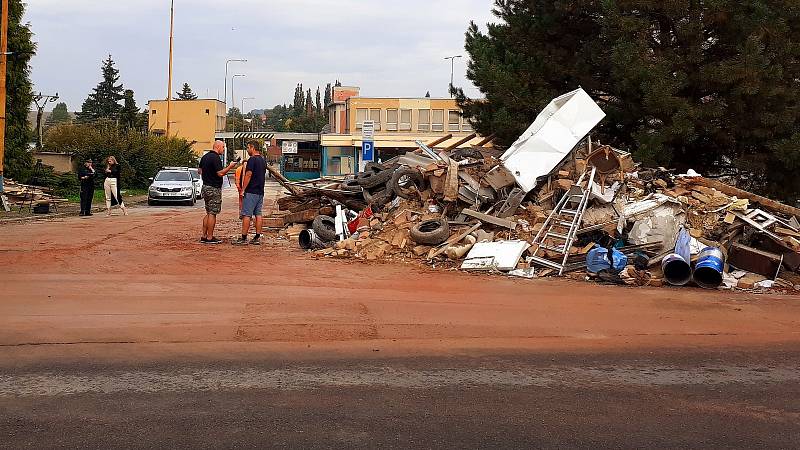 V Koryčanech na Kroměřížsku došlo k tragické explozi v rodinném domě. Na snímku místo den poté, ve čtvrtek 16. září 2021