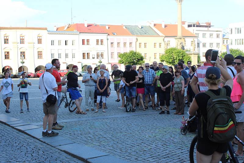 Demonstrace za nezávislou justici a proti vládě Andreje Babiše v Kroměříži, 11. června 2019.