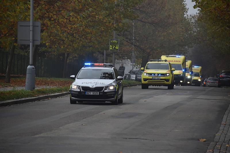 Převoz pěti pacientů s onemocněním covid-19 z nemocnic ve Zlínském kraji do FN Motol v Praze.