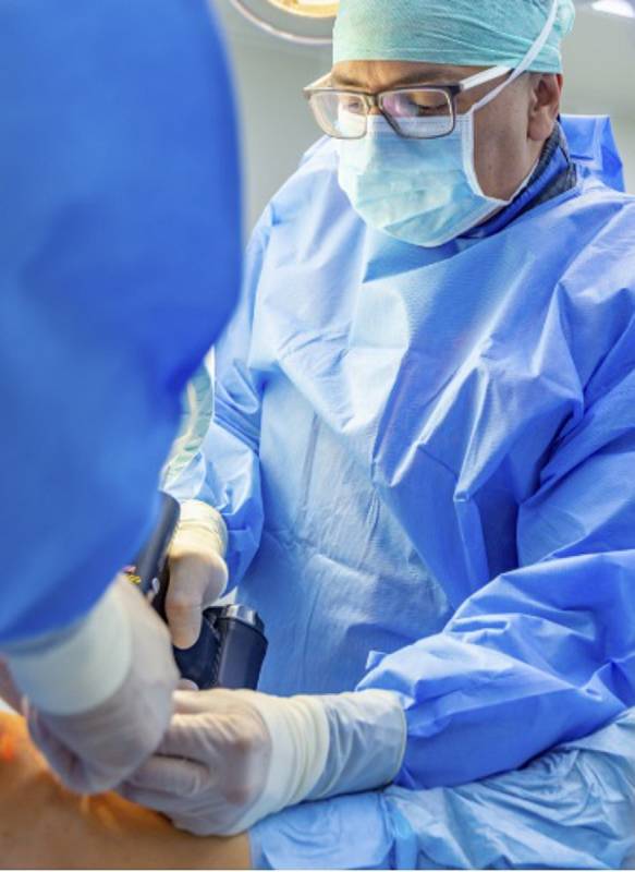 Kroměřížská ortopedie získala certifikát na školení ve specializovaných operacích kolene.