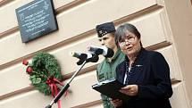 Slavnostní odhalení pamětní desky československým armádním letcům v RAF za II. světové války na Hanáckém náměstí v Kroměříži.