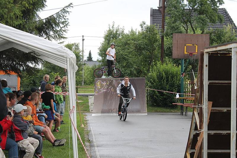 Exhibice bikerů v Jeseníku nad Odrou.