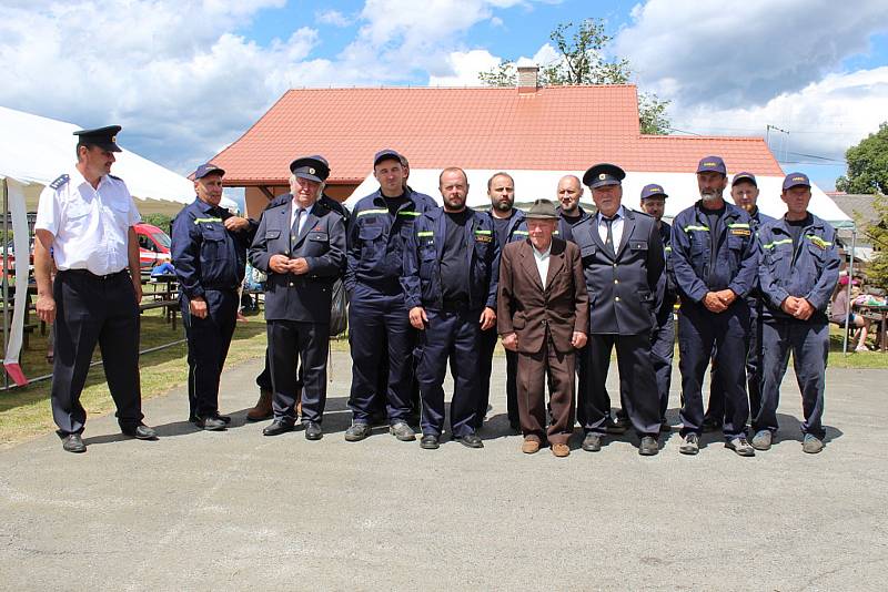 Hasiči z Dobešova, místní části Oder v sobotu slavili 130. výročí založení sboru. Přítomný byl také téměř devadesátiletý Jaroslav Juroška, čestný člen sboru.