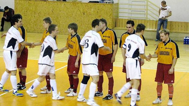 Hráči futsalového týmu Tatran Baracuda Jakubčovice odehráli v pátek večer v Brně veledůležité utkání s místním týmem Tomson. Oba celky totiž přímo bojovaly o udržení se v soutěži II. ligy.