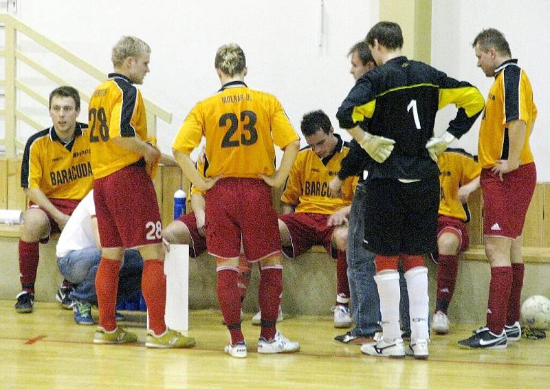 Hráči futsalového týmu Tatran Baracuda Jakubčovice odehráli v pátek večer v Brně veledůležité utkání s místním týmem Tomson. Oba celky totiž přímo bojovaly o udržení se v soutěži II. ligy.