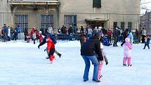 Pořádně rušno bylo v neděli odpoledne ve sportovním areálu na Opavské ulici v Bílovci. Uskutečnil se tam Maškarní rej na ledě.