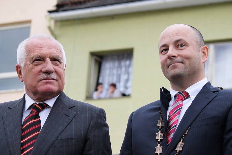 Prezident České republiky Václav Klaus zahájil ve středu 25. dubna svou návštěvu Moravskoslezského kraje v Odrách, poté se setkal s obyvateli Bílovce.