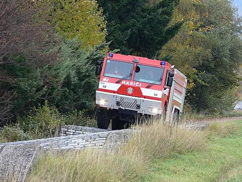 Novou hasičskou šestikolovou Tatru předvedla společnost Tatra 27. října v Kořpivnici na tamním polygonu.