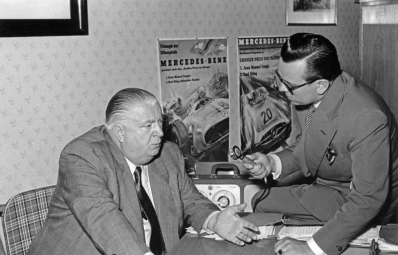 Automobilový průkopník Alfred Neubauer měl velkou spotřebu klobouků. Při závodech je vždy vyhazoval do vzduchu, a proto i ztrácel.