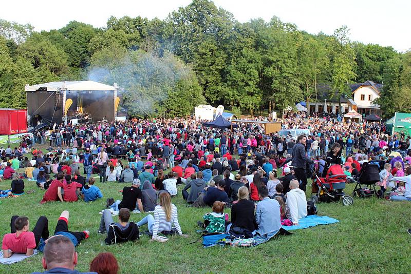 Stovky lidí zavítaly v sobotu 15. července do amfiteátru na Horečkách ve Frenštátě pod Radhoštěm a do jeho blízkého okolí. Uskutečnil se tam 7. ročník festivalu HorečkyFest.