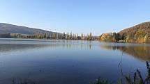 Atmosféra u oderských rybníků je v těchto podzimních dnech kouzelná.