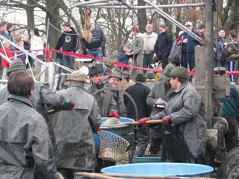 Podzimní pooderské rybářské slavnosti v Bartošovicích.