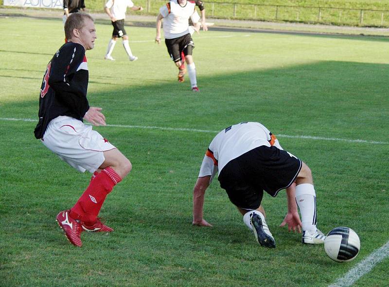 Fotbalisté Nového Jičína doma statečně vzdorovali Orlové. Nakonec ale prohráli 0:1.