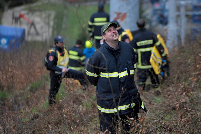 Taktické cvičení všech záchranářských složek na sedačkové lanové dráze Ráztoka na Pustevnách.