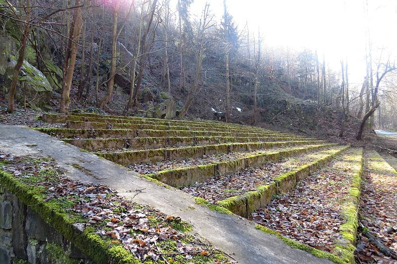 Zchátralý areál Skalních sklepů v Odrách, březen 2021.