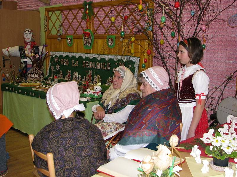 Velikonoční výstavu mohli navštívit o víkendu v Sedlnicích obyvatelé obce i lidé z okolí. K vidění byly různé velikonoční výrobky i minizoo. 