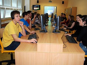 Moderní techniky se dočkaly na základní škole učebny jazykové a počítačové.